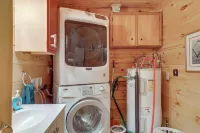 2 Mi to Skiing Casper Cabin with Mtn Views!