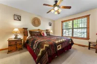 Whispering Woods Lodge - Sleeps 6 2 Bedroom Home by RedAwning