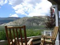 Yellowstone Basin Inn - Bergblick