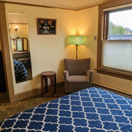 Bluebird Guesthouse Отели рядом с достопримечательностью «Маунт Табор Парк»