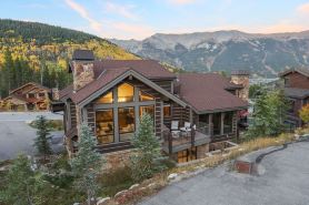 Incredible Executive Private Pet Friendly Home - LR902 by RedAwning