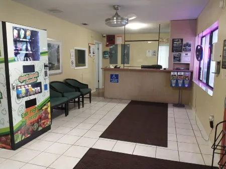 Apalachicola Bay Inn Отели рядом с достопримечательностью «Парк Сифуд Ландинг»