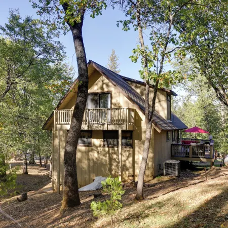 Spacious Groveland Cabin w/ Wraparound Deck!
