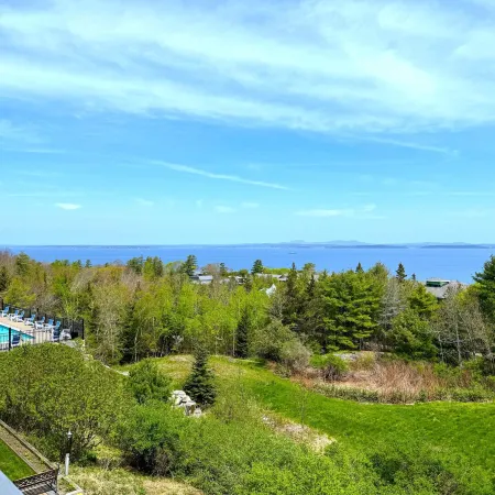 Atlantic Eyrie Lodge