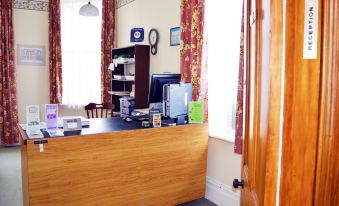 Braemar House B&B and YHA Hostel