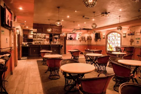 Business Hotel & Suites María Bonita