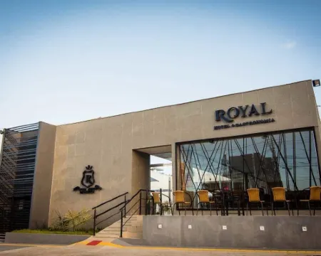 Royal Hotel & Gastronomia โรงแรมในมากาปา