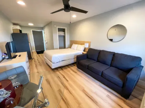 Lake Bluff Inn and Suites - 2-Star