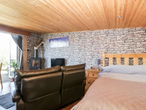 Blackbrae Cabin Hotels in Caldercruix