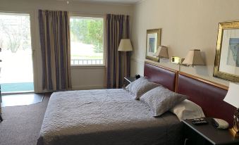 The Lionstone Inn Motel and Cottages