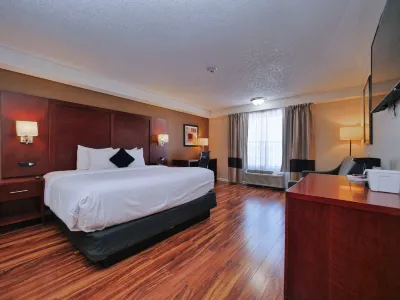 Red Lion Inn & Suites Auburn فنادق في Auburn