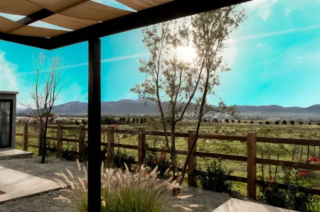 MiLu Отели рядом с достопримечательностью «Adobe Guadalupe Vineyards & Inn Aztec Breeding Farm»