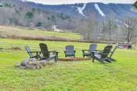 Slope Views: Luxe Windham Retreat w/ Hot Tub! - Country Houses