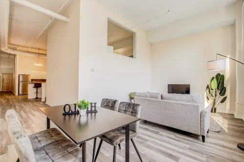 CozySuites at the Block - Apartments