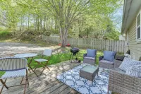 Hike, Ski & Ice Fish! Cozy Bungalow in Cedar - 3-Star