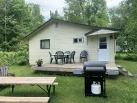 Colonial Bay Motel and Cottages فنادق في Dwight