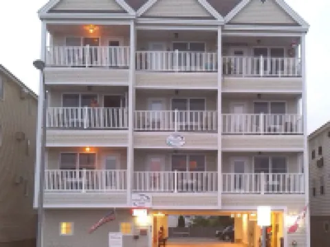 Atlantic Breeze Suites Hotels in Hampton