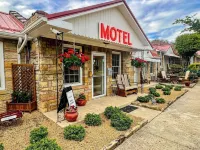 Carolina Country Inn Hotels in Mitchell County