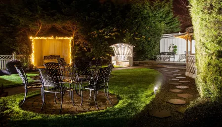 The Lodge Hotel Отели рядом с достопримечательностью «Библиотека Колрейн»