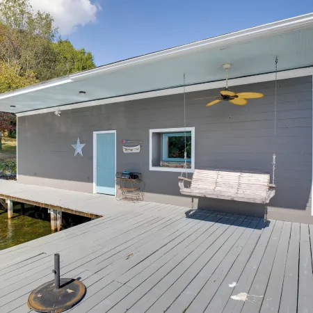 Hot Tub and Dock Guntersville Lake Getaway!