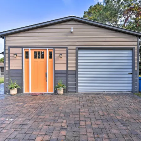 4 Mi to Jax! Quiet, Pet-Friendly Northside Studio