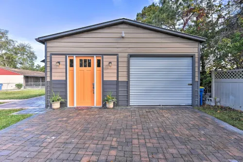 4 Mi to Jax! Quiet, Pet-Friendly Northside Studio