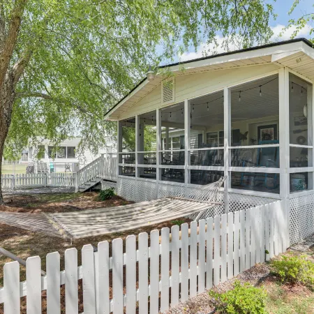 Lake Marion Canal Home: Dock, Yard, Porch