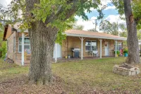Cobblestone Cottage 10 Mi to Pomme de Terre! - Wifi