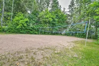 Sault Ste Marie Historic Home, Walk to Town! -  Privatzimmer