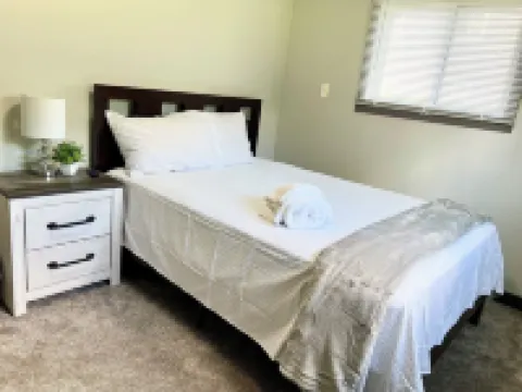 Charming 3-bedroom house with WiFi and AC in serene West Fargo