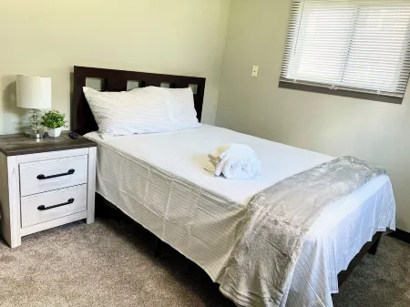 Charming 3-bedroom house with WiFi and AC in serene West Fargo