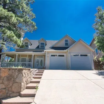 Spacious Retreat with 2 Master Suites, Foosball & AC