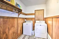 Lisle Apt: Fireplace & Stained Glass Windows! - Pools