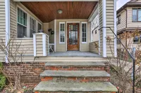 Lakewood Home w/ Yard ~ 8 Mi to Cleveland!