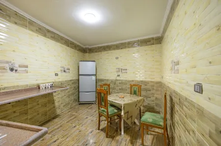 Chez L’ami Отели рядом с достопримечательностью «Панорамный вид пирамид»