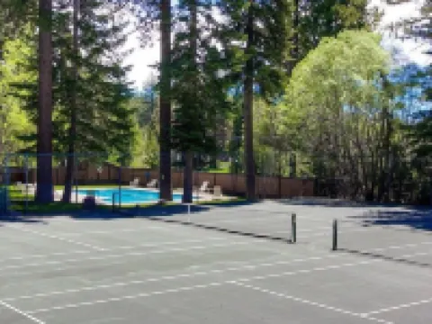 Alpine Getaway 3 Bedroom Home by RedAwning Hotels in Dollar Point