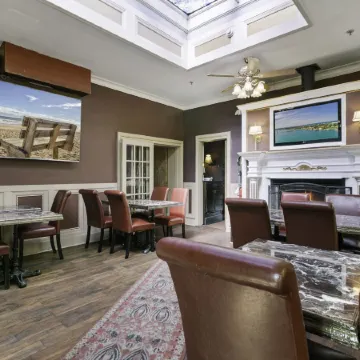 Casablanca Inn on the Bay