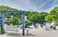 Waterfront Weeki Wachee Home w/ Fire Pit! -  Privatzimmer
