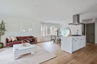 Luxury Home - Pool Table/Bar/Patio Hotels in Skokie