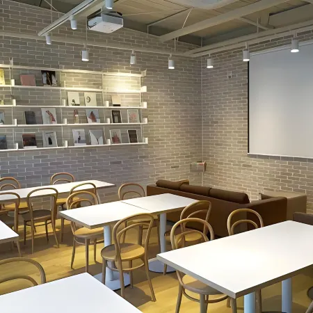 Upflo Hostel Отели рядом с достопримечательностью «Сеочоку»