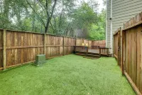 Modern Woodlands Townhome w/ Spacious Yard & Patio - 3 étoiles