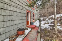 Walk to Town & Coast: Anchorage Condo w/ Fireplace - View biển