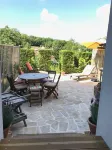 Le Numero 100 - Homestays