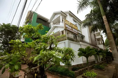 Tuyết Sương Villa Hotel Các khách sạn gần Tiệm Tạp Hóa Cô Lan