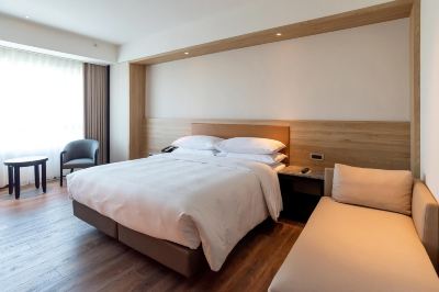 デラックス キングルーム シェラトン桃園ホテルの写真