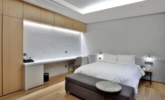 Hotel East9