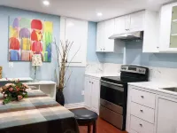 Ivy Den Hotels in Oakville