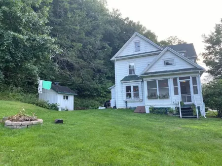 Charming Riverside Retreat Getaway with Scenic Views