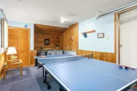 Shady Pines by Avantstay Enclosed Porch, Game Rooms, & Lake/beach Access!