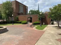 Stylish Suite in Laurel: Experience Hometown Magic Hotel a Laurel